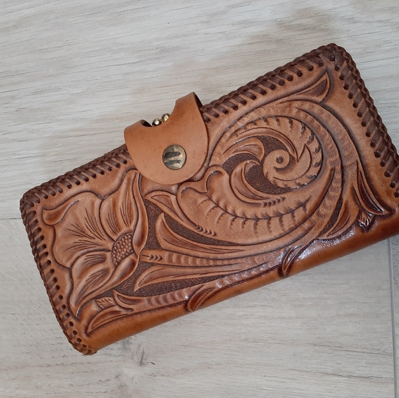 Vintage leather carved wallet
